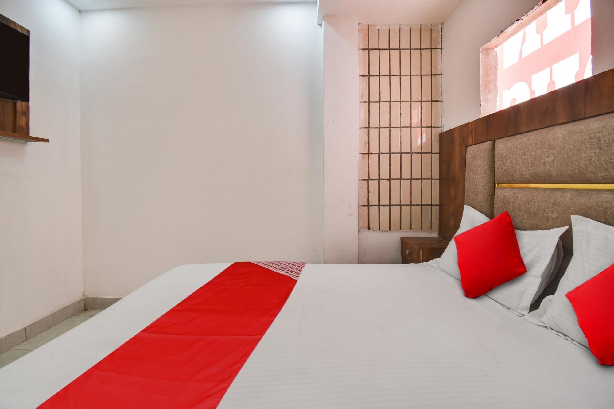 Hotel O Golden King Guest House Нью-Дели Экстерьер фото