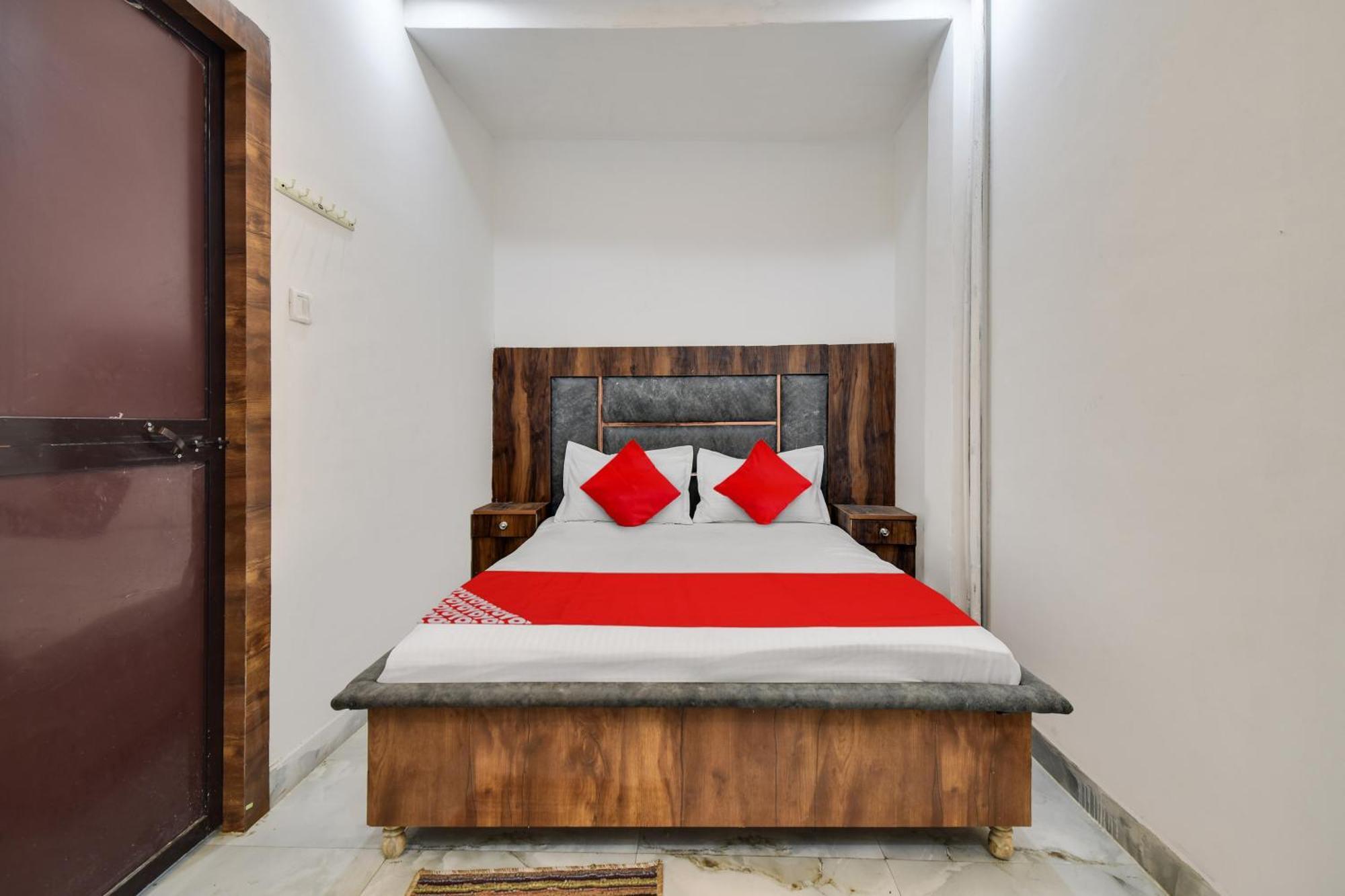 Hotel O Golden King Guest House Нью-Дели Экстерьер фото
