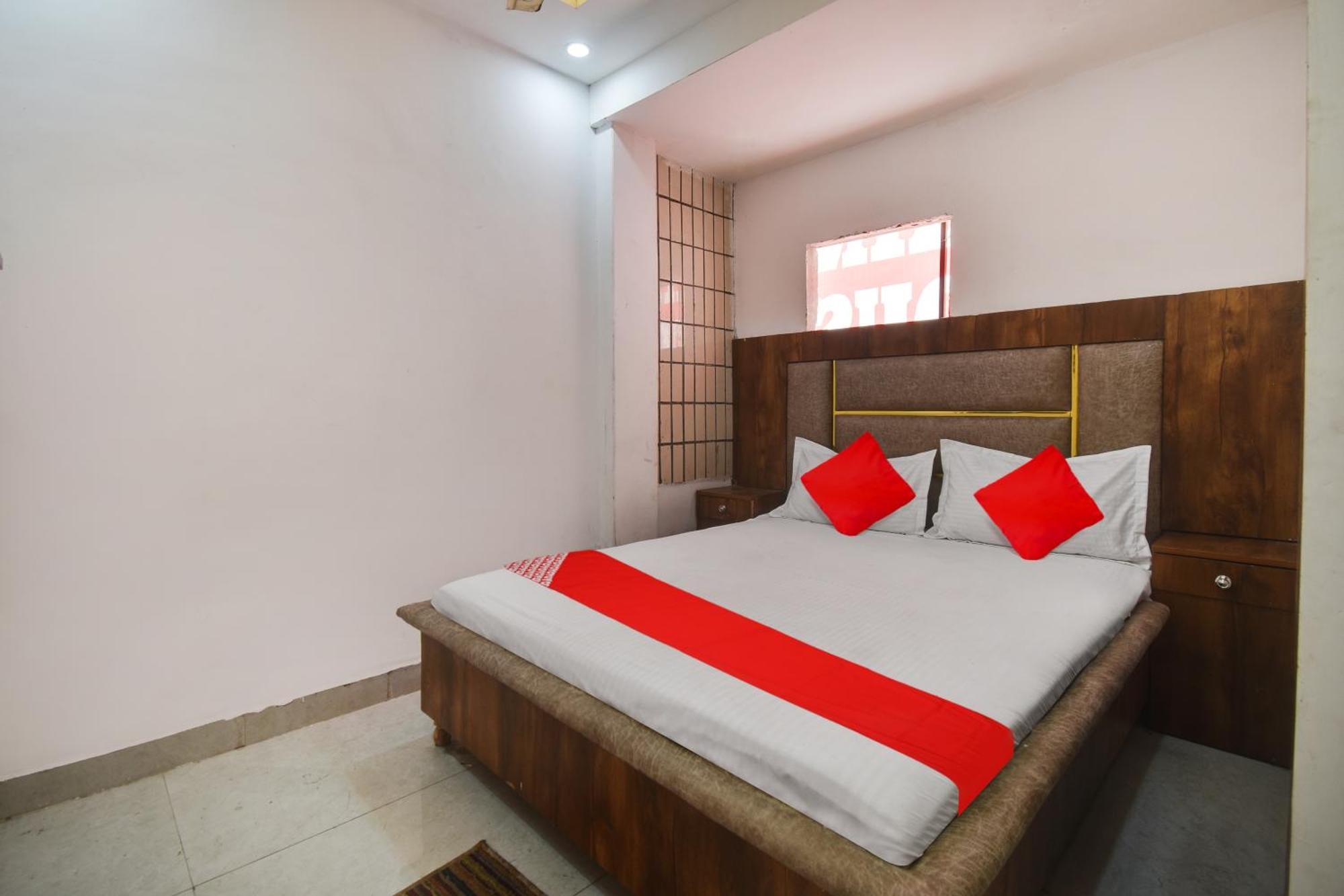 Hotel O Golden King Guest House Нью-Дели Экстерьер фото