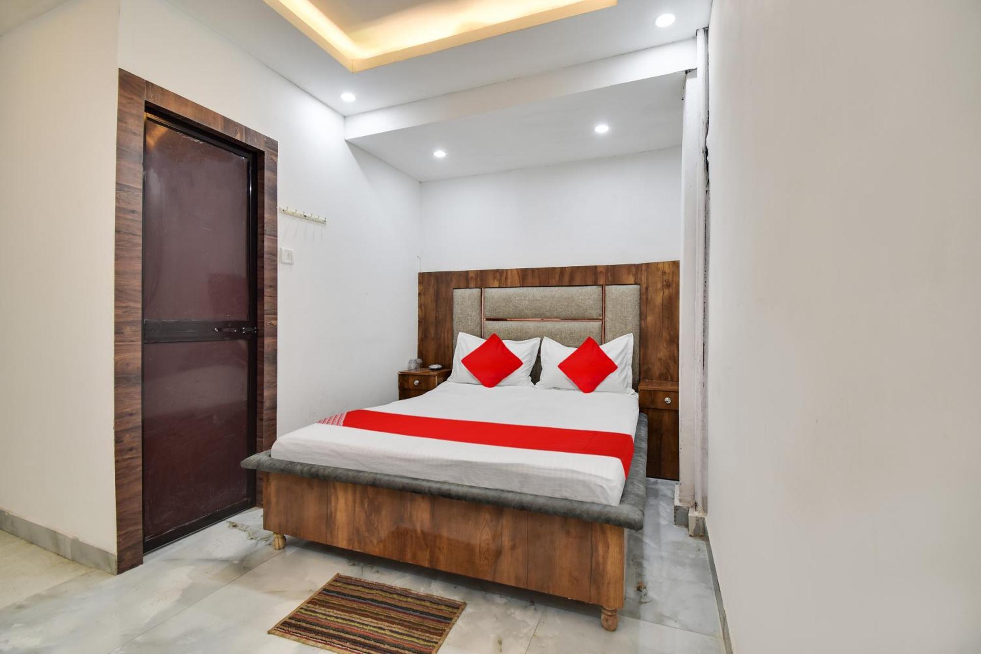 Hotel O Golden King Guest House Нью-Дели Экстерьер фото