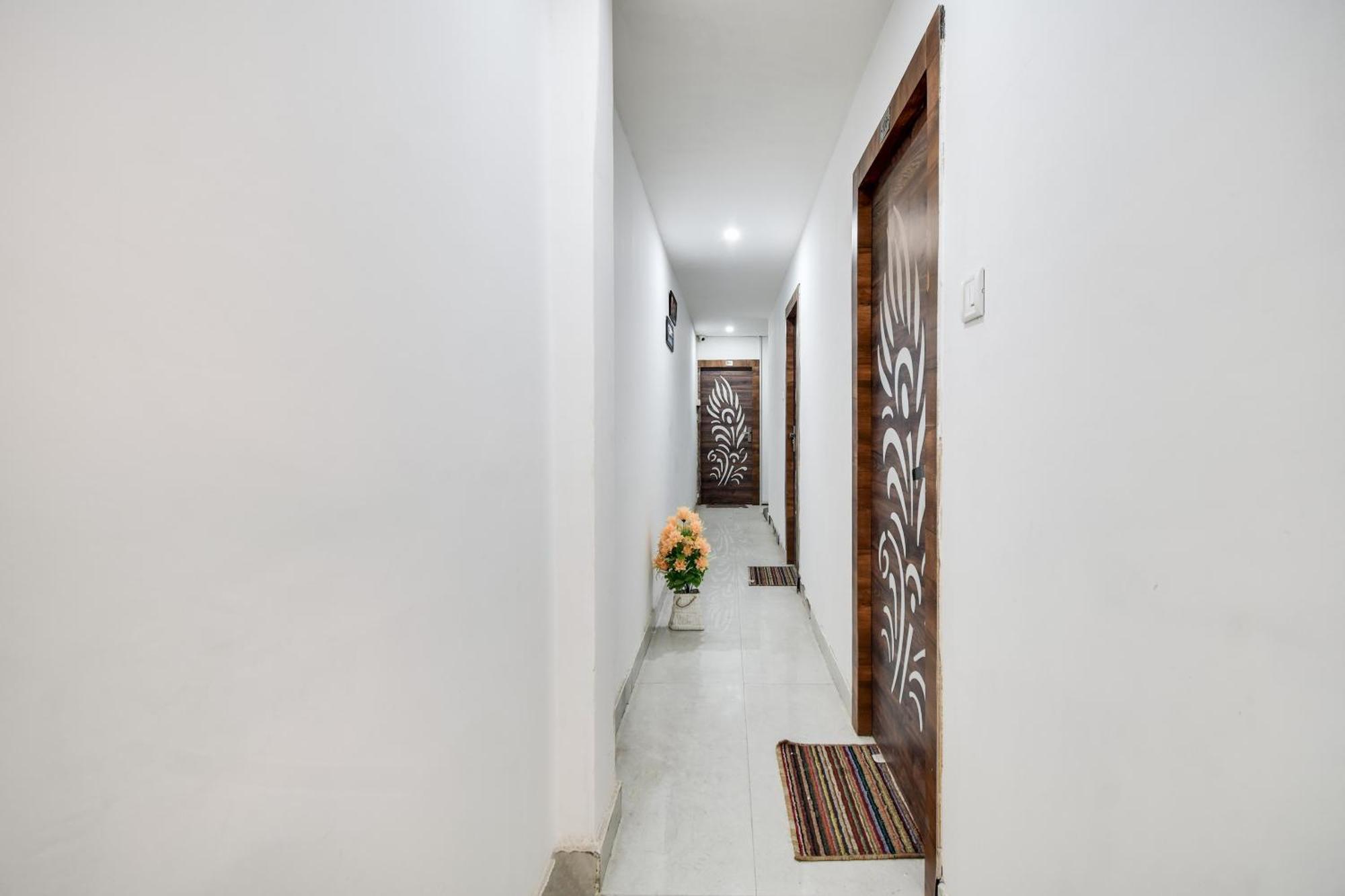 Hotel O Golden King Guest House Нью-Дели Экстерьер фото